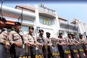 Polices-Standby-in-front-of-McDonalds-Restaurants