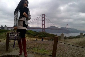 Indonesian singer Syahrini in San Francisco with Golden Gate Bridge in background.