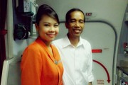 Jokowi Taking Picture with Garuda Airline Flight Attendant
